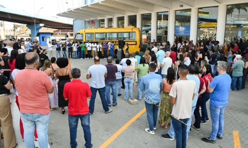Prefeito de Barra Mansa entrega novo micro-ônibus escolar acessível